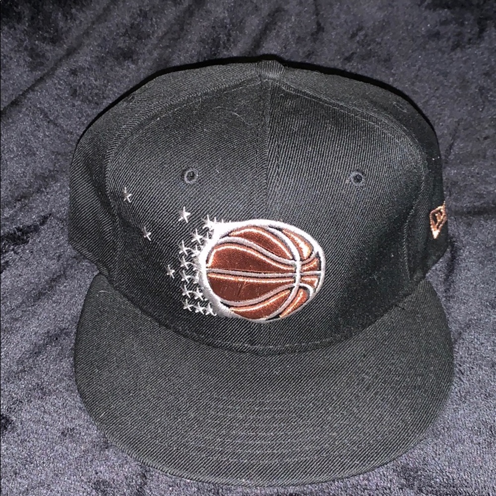 Fitted caps - Picture 7 of 8